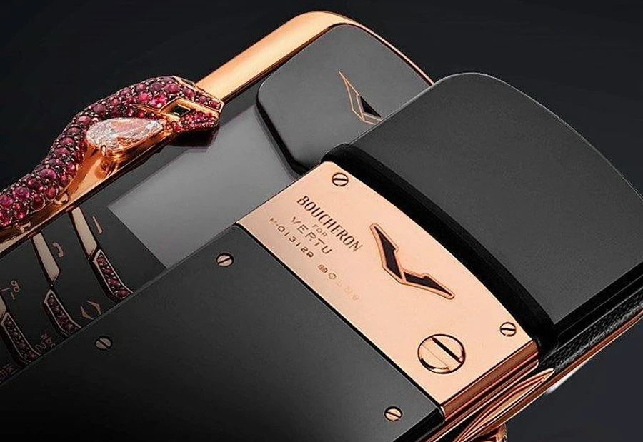 Vertu x Boucheron Cobra : la joaillerie défie la technologie