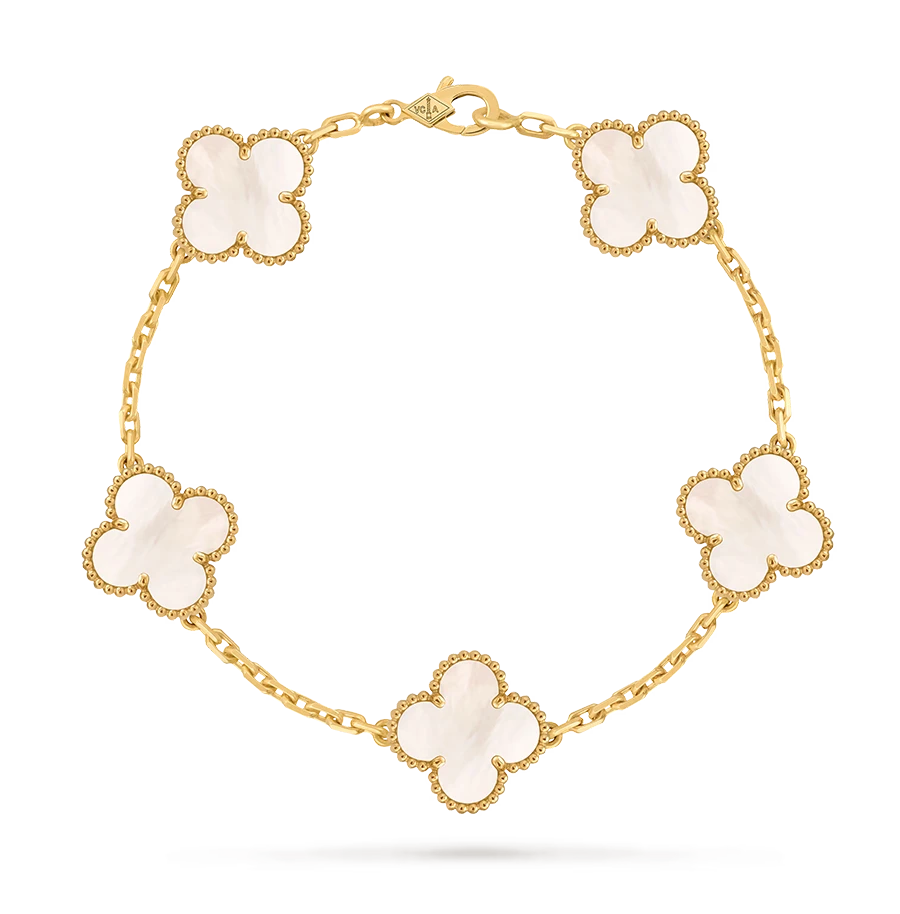 Le bracelet Alhambra de Van Cleef & Arpels : l'icône intemporelle de la joaillerie française
